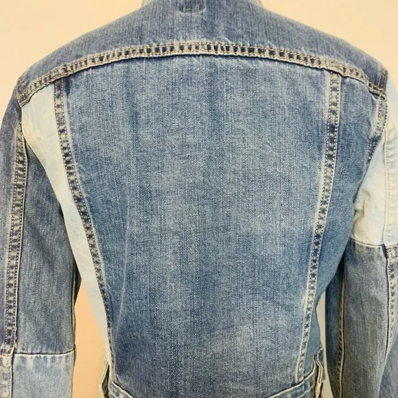 The GAP Women’s Cropped Denim Jacket Size XS - Picture 9 of 10